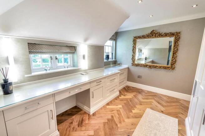 4 bed Detached for sale Image 12
