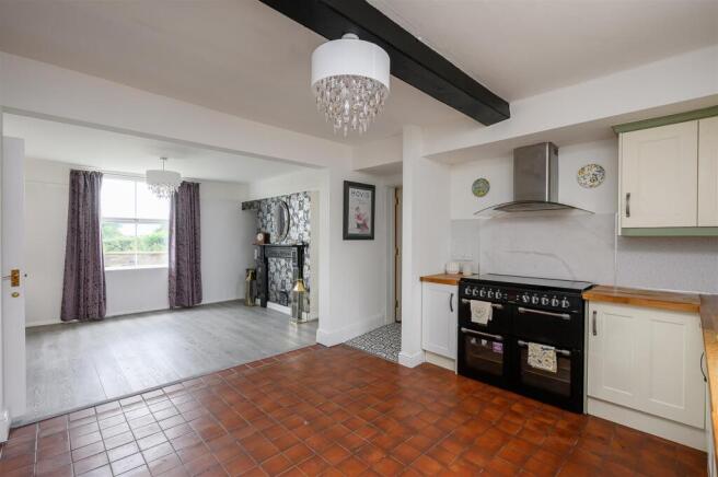 6 bed Detached for sale Image 6