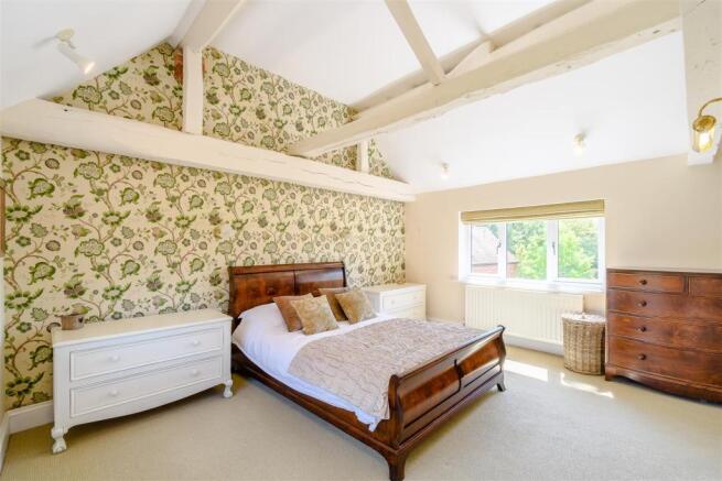 8417441-interior34.jpg