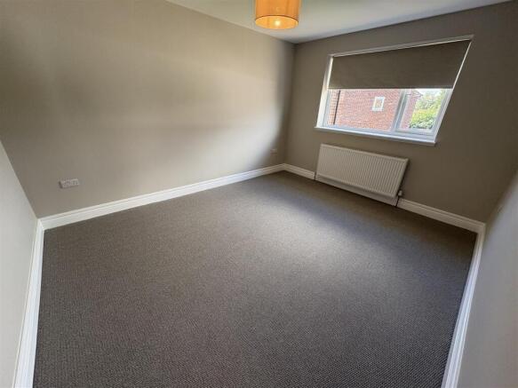 2 bed Semi-Detached Bungalow to rent Image 5