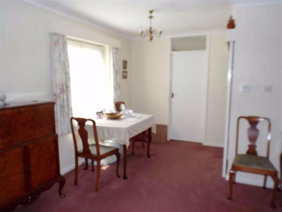 DINING ROOM: