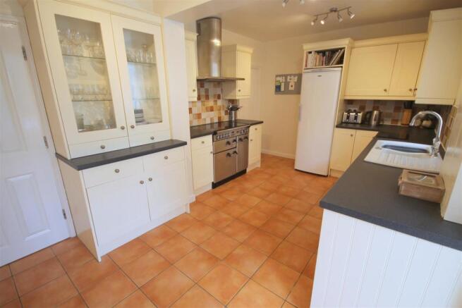 KITCHEN.JPG