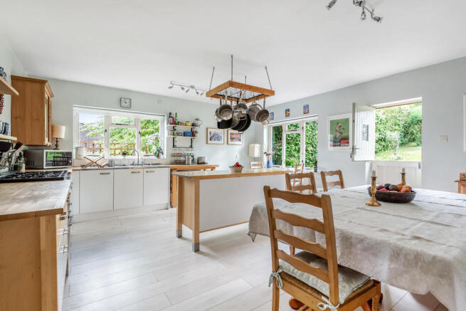 Kitchen/Breakfast...