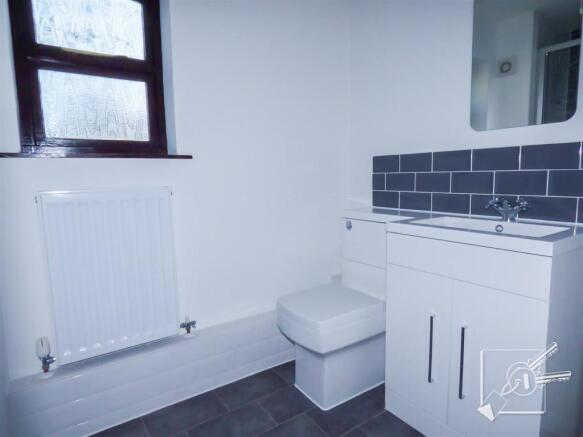 SHOWER ROOM: