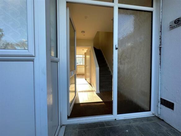 Entrance hallway.jpg