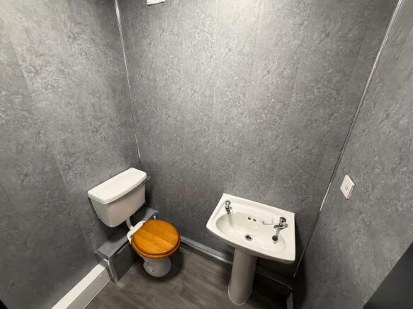 Studio to rent Image 7