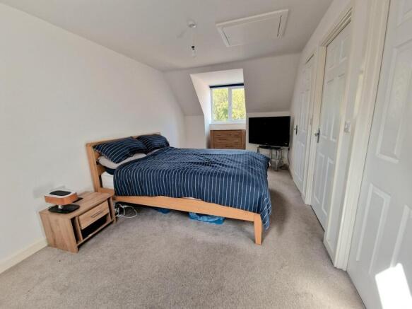 4 bed House for sale Image 7