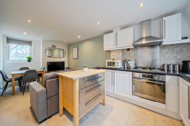 1418287-1-699c279...