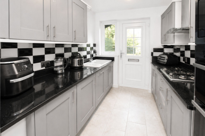 3 bed Terraced for sale Image 4