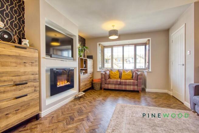 4 bed Detached for sale Image 5
