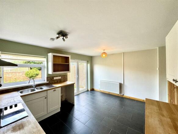 OPEN PLAN KITCHEN/DINING ROOM