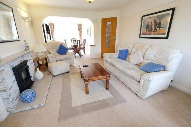 SITTING/DINING ROOM