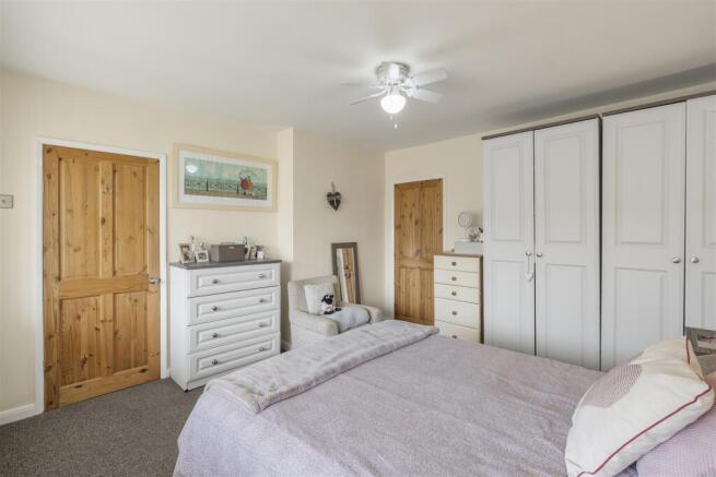 3 bed Semi-Detached Bungalow for sale Image 8
