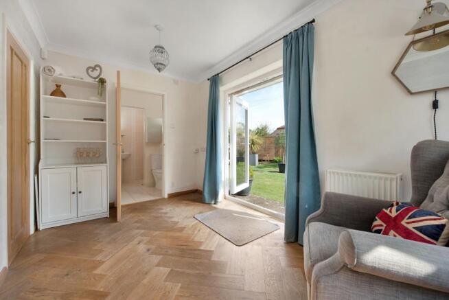 SNUG / BEDROOM 5