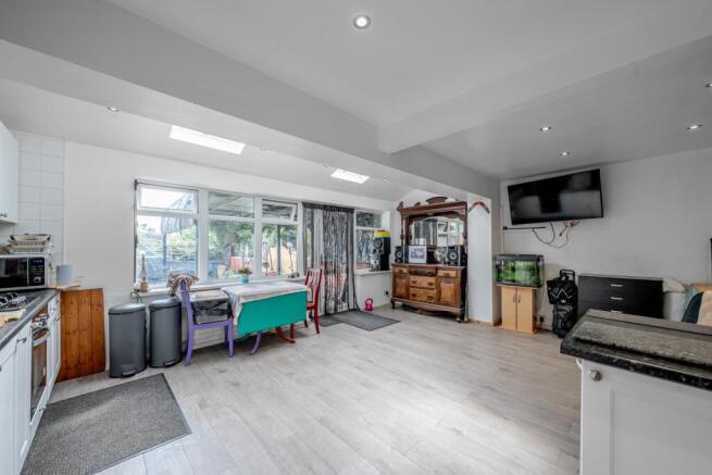 4 bed Semi-Detached for sale Image 6
