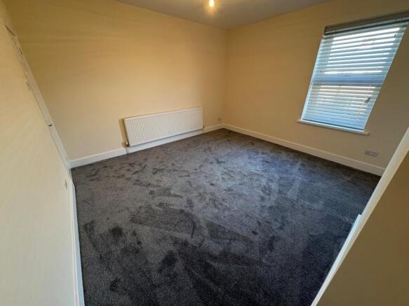 2 bed Terraced to rent Image 7
