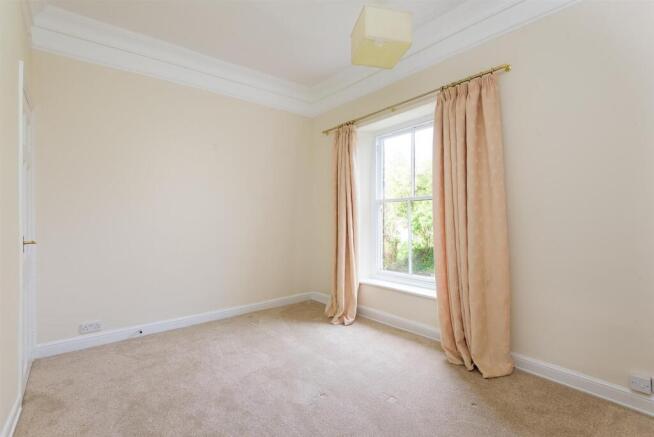 5 bed Detached to rent Image 11