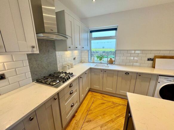 4 bed Detached for sale Image 5