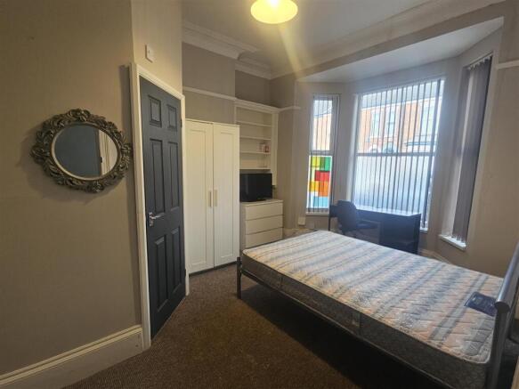 5 bed House Share to rent Image 11