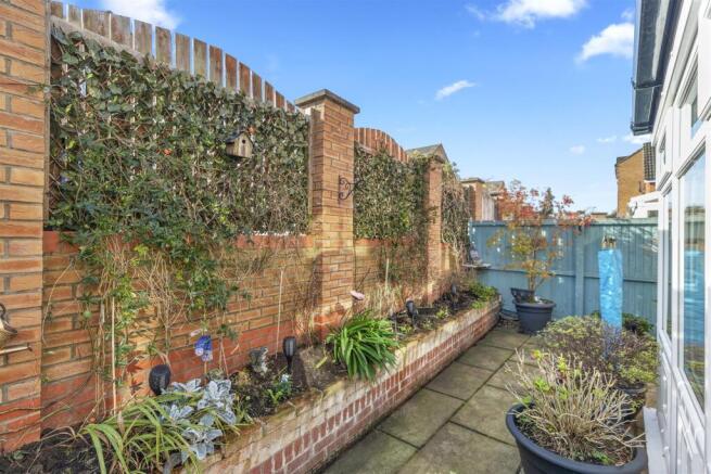 4 bed Terraced for sale Image 12