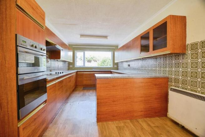 4 bed Detached for sale Image 6