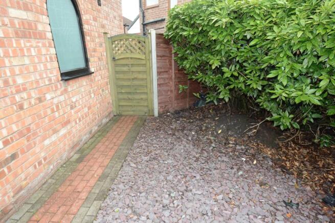SIDE GARDEN