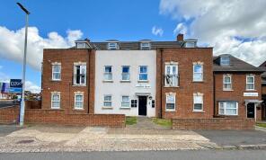 Flat 10, 62 Peddars Court, Catsbrook Road, Luton LU3 2EE
