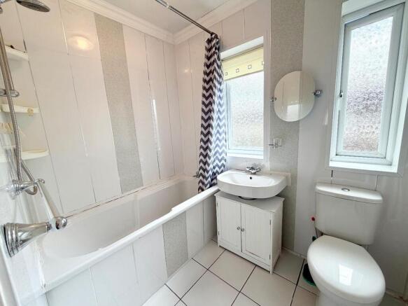 3 bed Semi-Detached for sale Image 12