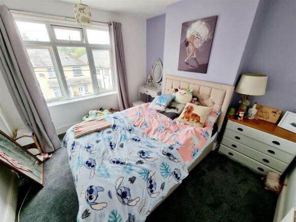 Bed 2.jpg