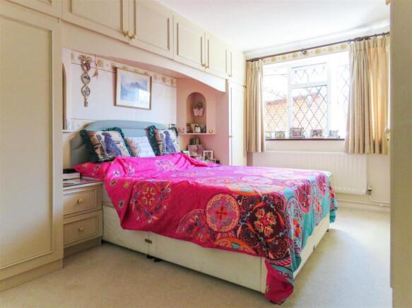 Bedroom 1.JPG