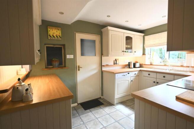 3 bed Semi-Detached for sale Image 10