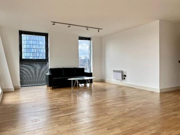 2 bed Apartment to rent Image 5