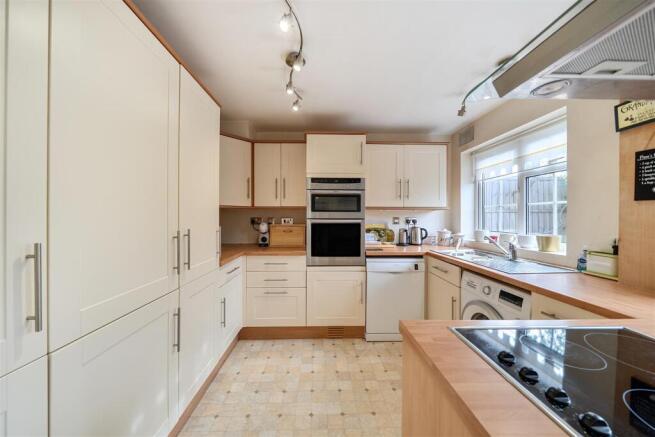 Kitchen (2).jpg