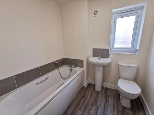 3 bed Semi-Detached for sale Image 8