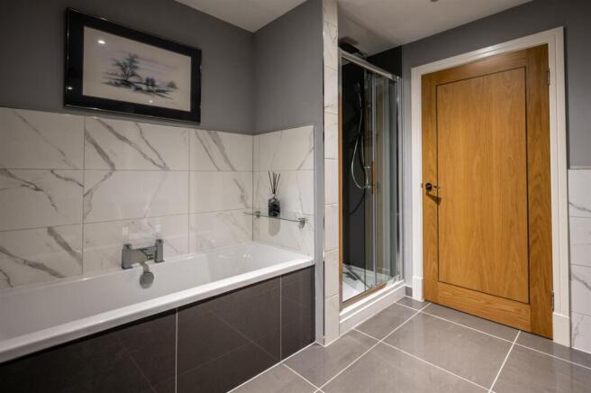 3 bed Apartment for sale Image 12