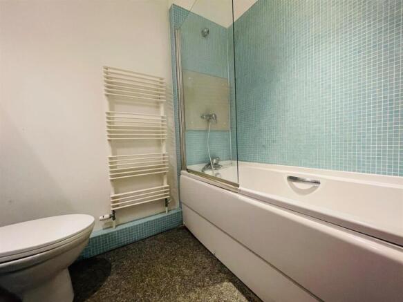 En-Suite Bathroom