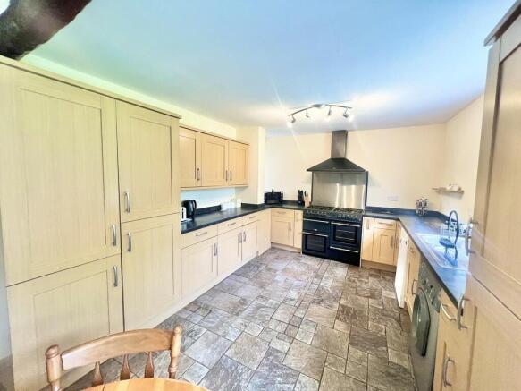 4 bed Cottage for sale Image 9