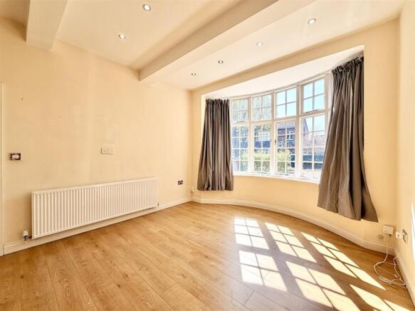 Open plan living/kitchen