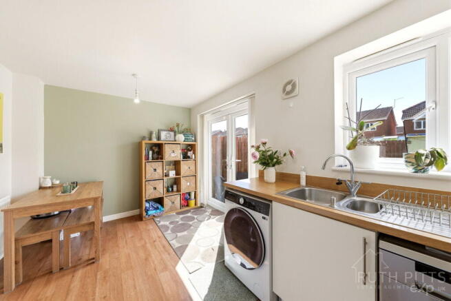 3 bed Semi-Detached for sale Image 7