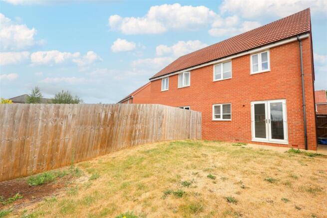 3 bed Semi-Detached to rent Image 4