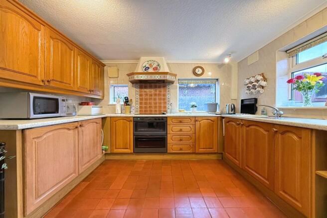 Harboro Road, Sale, M33 photo 3
