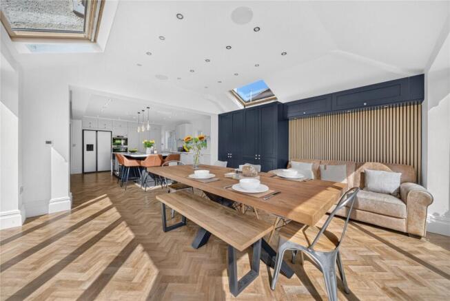 5 bed Detached for sale Image 5