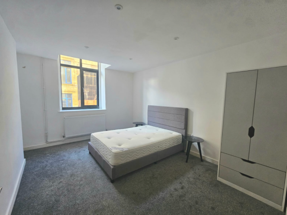 2 bed Apartment to rent Image 4