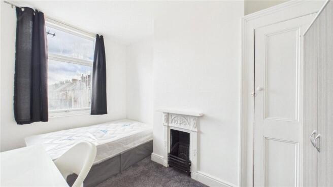 5 bed House to rent Image 12