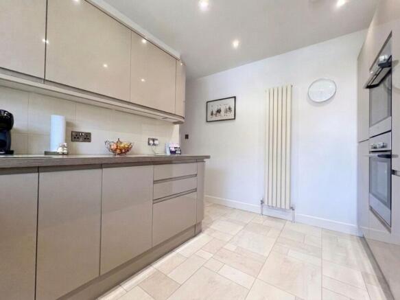 4 bed Semi-Detached for sale Image 10