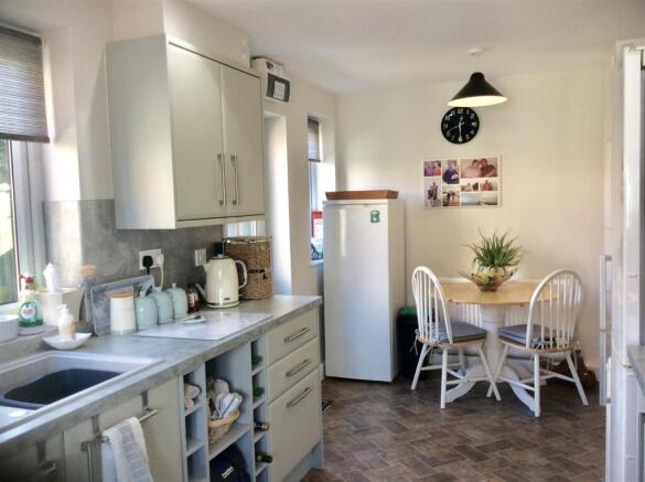 Kitchen2.jpg