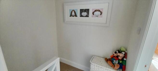 FIRST FLOOR LANDING