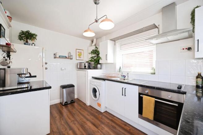 Southwood Road, Hayling Island, Hampshire, PO11 photo 4