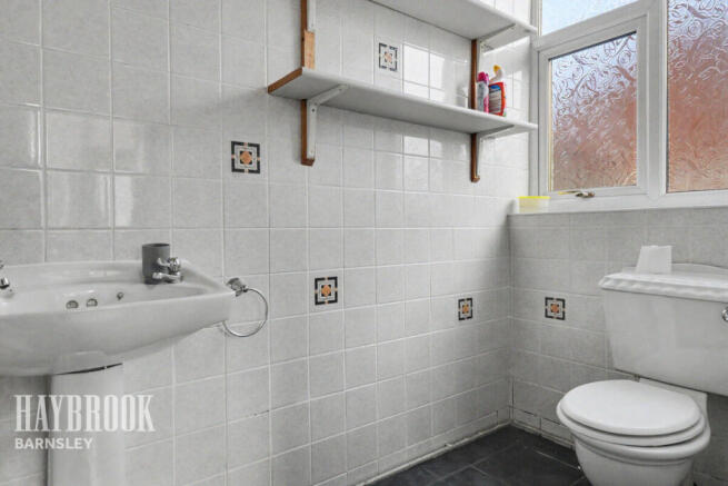 4 bed Detached for sale Image 7