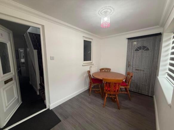 Bright, freshly painted ground-floor reception ...